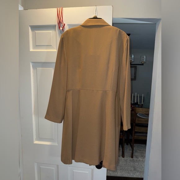 Women’s Professional Suit (plus 16) - Picture 2 of 9